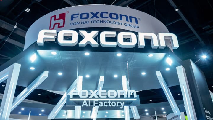Sinalização do Foxconn Hon Hai Technology Group durante a Conferência de Tecnologia de GPU da Nvidia (GTC) em San Jose, Califórnia, EUA, na quinta-feira, 20 de março de 2025. (Foto: David Paul Morris | Bloomberg | Getty Images)