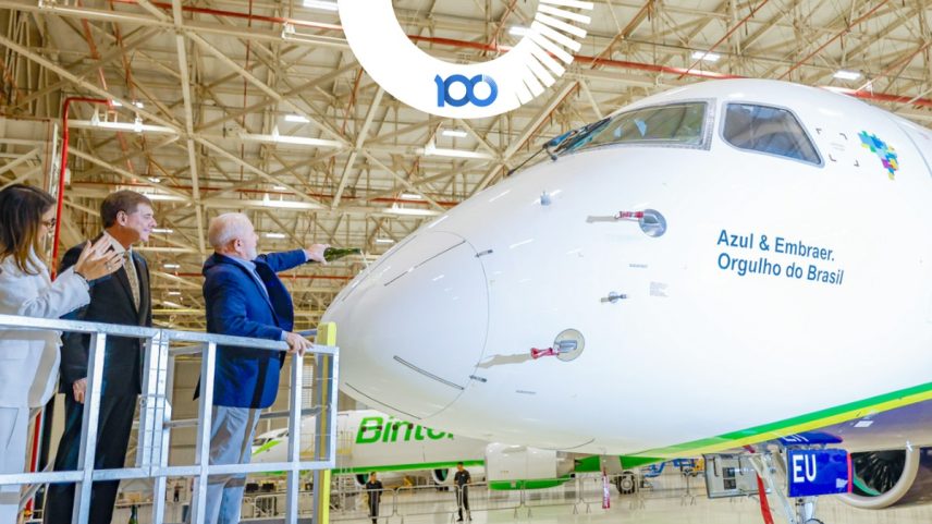 Lula em cerimônia na fábrica da Embraer: empresa vende muito para os EUA, mas também 'compra muito por lá', lembra ex-ministro da Fazenda (Foto: Ricardo Stuckert / Presidência)