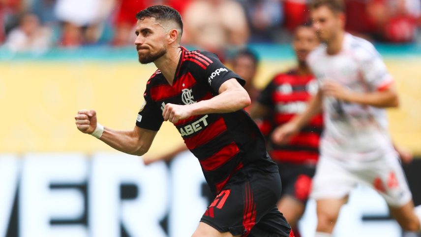 Jorginho marca primeiro gol pelo Flamengo, contra o Bayern (Foto: Gilvan de Souza/Flamengo)
