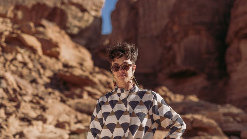 Karola Braga acaba de conquistar um dos prêmios mais ousados do circuito internacional de arte. (Foto: Shiv Gohil)