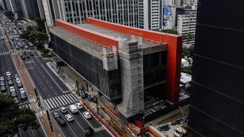 Vista do prédio anexo (dir) e do Masp na av. Paulista que foi inaugurado em março deste ano (Foto: Eduardo Knapp/Folhapress)