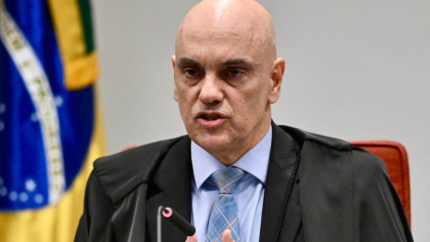 Ministro Alexandre de Moraes conduz audiência no STF sobre a tentativa de golpe de Estado; Bolsonaro e aliados respondem por trama para reverter o resultado das eleições de 2022 (Foto: EVARISTO SA / AFP)