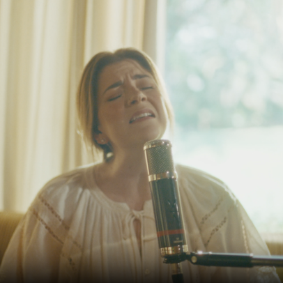 Laura Souguellis apresenta novo projeto musical com o lançamento de “Se Eles Soubessem”