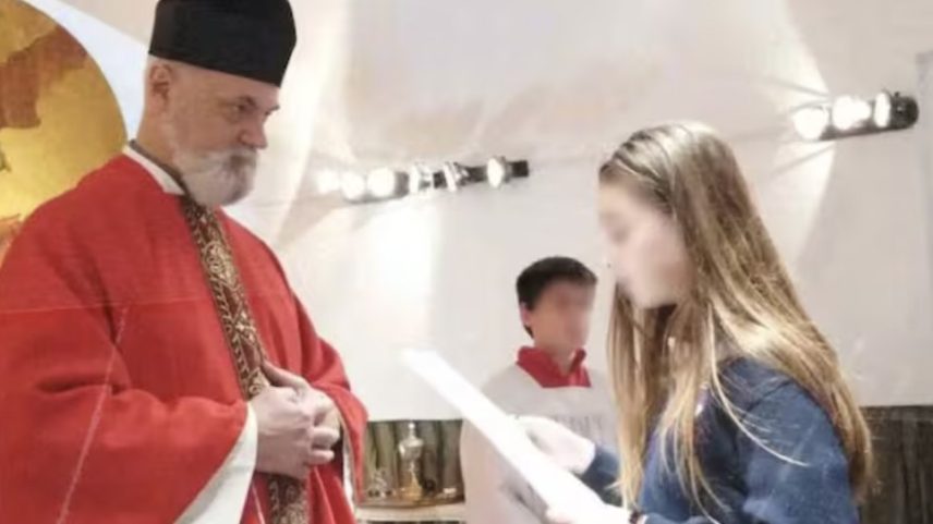 O padre Anatoly Raúl Sidders, capelão da escola San Vicente de Paul, em La Plata, na Argentina, foi acusado de abusar de uma menina de 11 anos (Foto: Reprodução/La Nacion)