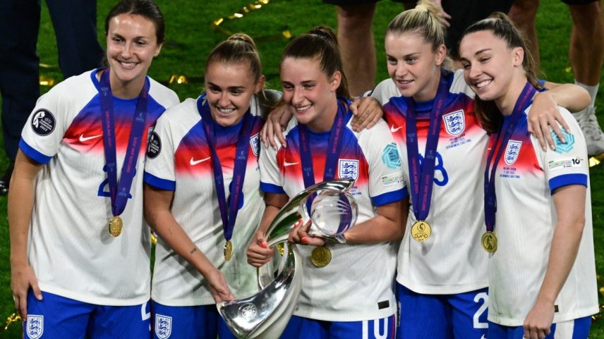A meio-campista Mariona Caldentey abriu o placar para a seleção espanhola (Foto: Reprodução)