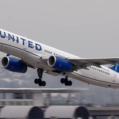 United Airlines projeta novo crescimento para 2025 com otimismo do CEO