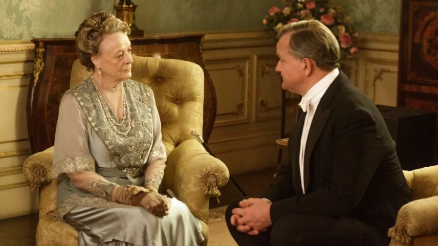 Dame Maggie Smith e Hugh Bonneville na sexta temporada de "Downton Abbey". (Foto: Carnival Films/Nick Briggs via WWD)