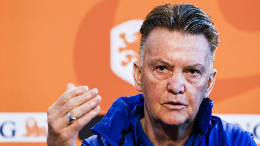 Louis van Gaal: após deixar o comando da seleção da Holanda, em 2022, assumiu o cargo de consultor do Ajax-HOL (Foto: MAURICE VAN STEEN / ANP / AFP)