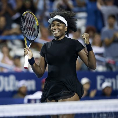 Venus Williams vence jogo de simples e se destaca como tenista mais velha a triunfar
