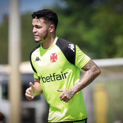 Adson, do Vasco, fratura a tíbia em dividida durante treinamento intenso