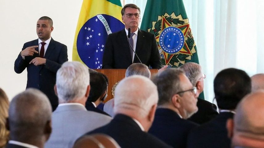 Bolsonaro fala com embaixadores (Foto: Não informado)