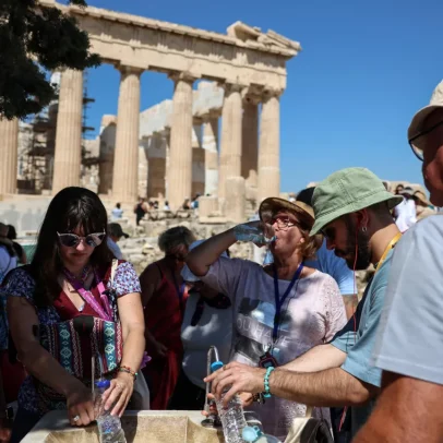 Acrópole de Atenas é fechada devido à onda de calor que atinge a Grécia