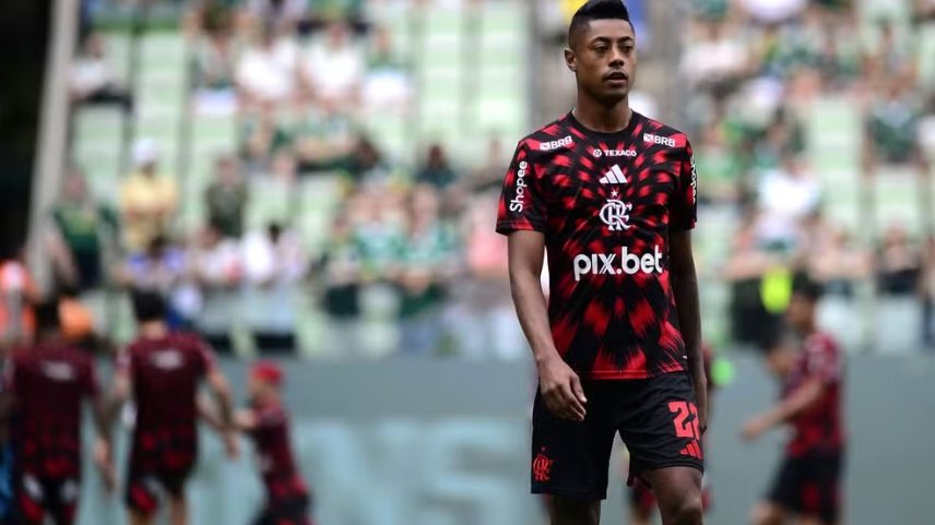 Bruno Henrique em aquecimento antes de jogo do Flamengo (Foto: Marcos Ribolli/Divulgação)