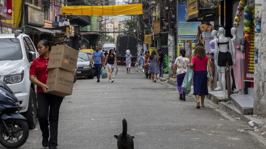 Estudo mostrou que Paraisópolis pode ter temperatura até 8ºC mais alta que Morumbi, bairro vizinho (Foto: André Porto/UOL)