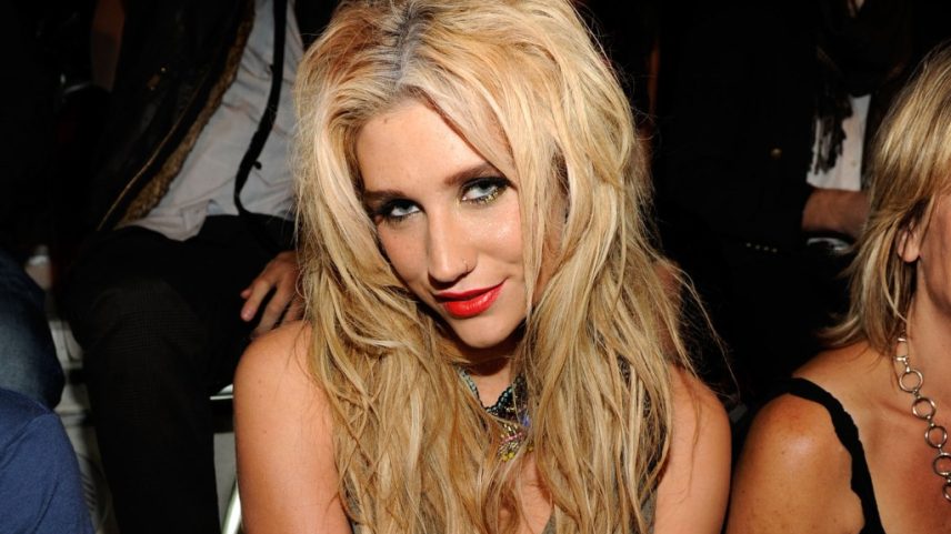 Episódio do podcast Greatest Pop Stars sobre o incrível ano de 2010 da Kesha, uma fase impressionante durante um dos melhores anos da música pop. (Foto: Reprodução)