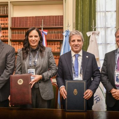 Paraguai e Argentina assinam acordo para gasoduto que levará gás ao Brasil