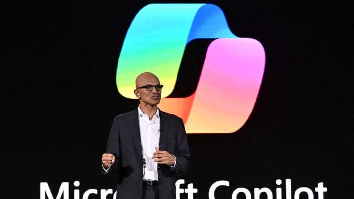 Satya Nadella, CEO da Microsoft, fala no Microsoft Build AI Day em Jacarta, Indonésia, em 30 de abril de 2024. (Foto: Adek Berry | AFP | Getty Images)