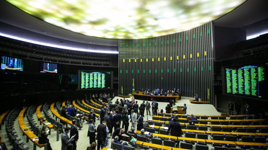 Plenário da Câmara vota projeto que derruba decreto do IOF (Foto: Brenno Carvalho / Agência O Globo)