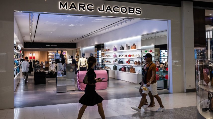 Uma loja da Marc Jacobs em Bangcoc: venda da marca americana está no radar da LVMH (Foto: Andre Malerba/Bloomberg)