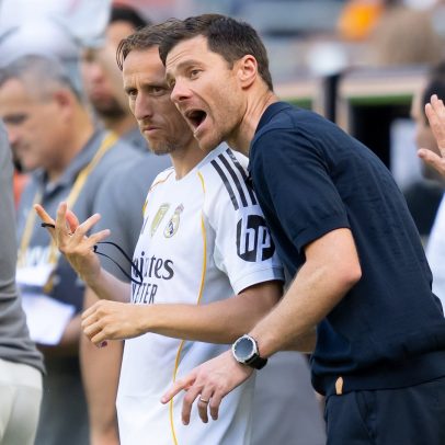 Xabi e Modric celebram trajetória juntos em despedida emocionante como técnico