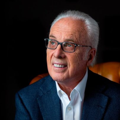 Morre o pastor John MacArthur, referência na pregação evangélica, aos 86 anos