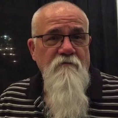 Morre Bob Elmore, dublê icônico do vilão de 'O Massacre da Serra Elétrica 2'