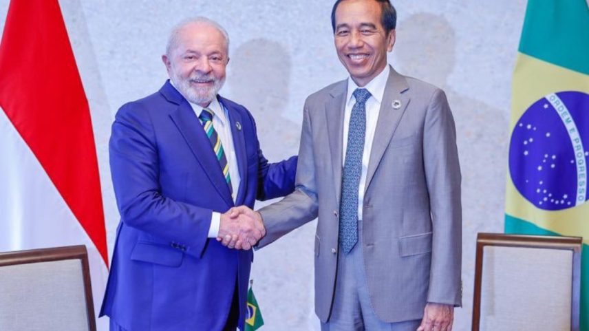 O presidente Lula durante encontro com o presidente da Indonésia, Joko Widodo, no Japão (Foto: Reprodução / Twitter)