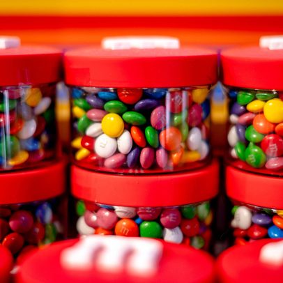 Secretário de Saúde dos EUA enfrenta oposição à eliminação de corantes em M&M's