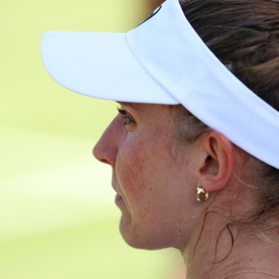 Bia Haddad é eliminada em Wimbledon após desempenho fraco contra tenista húngara