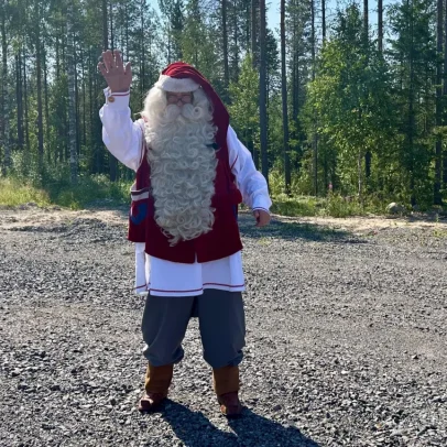 Lapônia enfrenta calor recorde e Papai Noel sente os efeitos da onda de calor