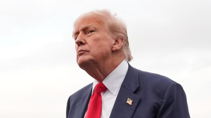 O presidente norte-americano Donald Trump ainda não se pronunciou sobre uso da Lei Magnitsky contra brasileiros; medida pode criar dilema global (Foto: Jacquelyn Martin/AP)