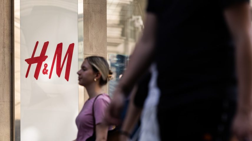 Rede sueca inicia operação no Brasil com cautela, mirando mais players locais do que a Zara. (Foto: Akos Stiller/Bloomberg)