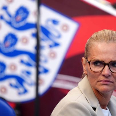 Sarina Wiegman adota estilo direto e aprecia a culinária inglesa no futebol