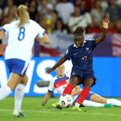 França supera Inglaterra por 2 a 1 e encerra recorde de Wiegman na Euro