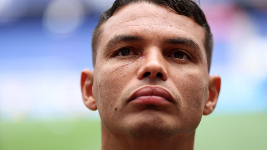 Aos 41 anos, Thiago Silva é a principal referência do Fluminense em campo. (Foto: Dan Mullan/AFP)