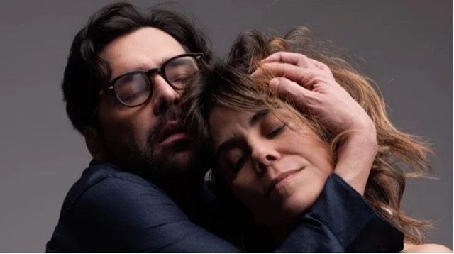 Paula Cohen e Jiddu Pinheiro na peça 'Finlândia' (Foto: Divulgação)
