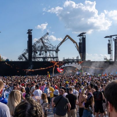 Mulher morre após participar do festival Tomorrowland 2025