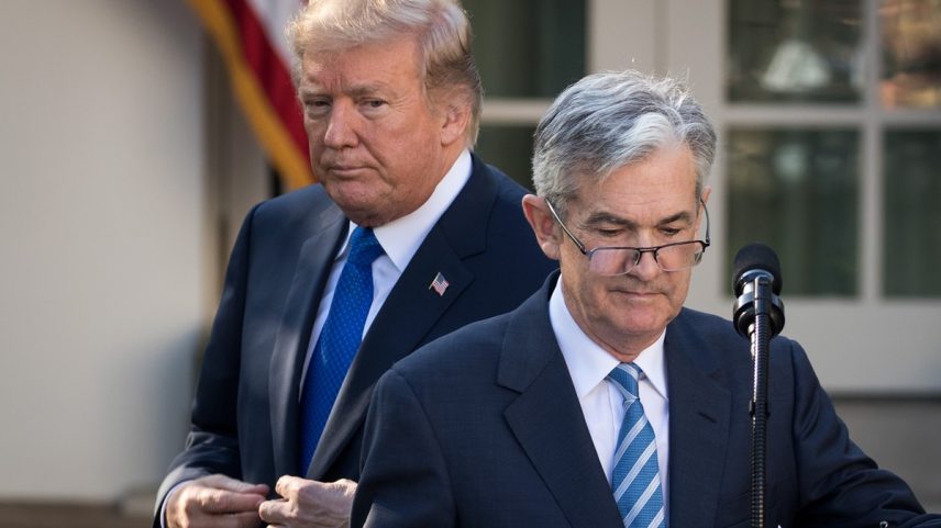 Donald Trump e Jerome Powell: pressão sobre corte de juros continua (Foto: Getty Image via Bloomberg)