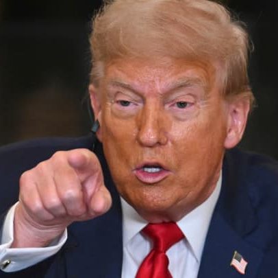 Trump impõe tarifa de 50% sobre produtos brasileiros em retaliação a Bolsonaro