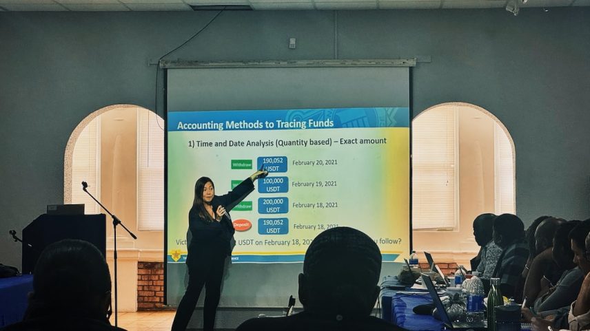 O Global Investigative Operations Center é uma equipe especializada em crimes financeiros digitais e já realizou workshops em mais de 60 países para ajudar a desmascarar golpes (Foto: Reprodução)