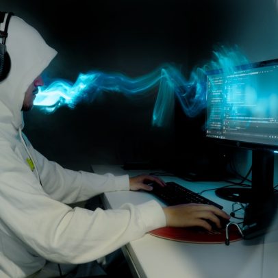 Grupos fechados nas redes sociais recrutam adolescentes para atividades criminosas
