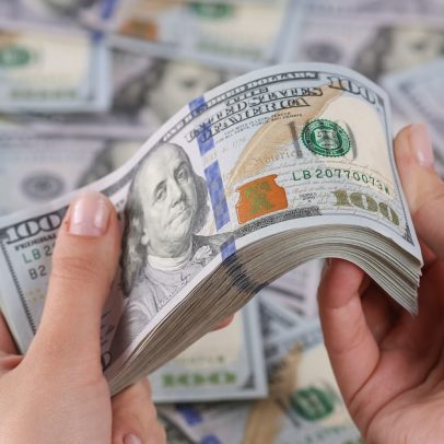 Dólar atinge pior desempenho no 1º semestre em mais de 50 anos e desvaloriza