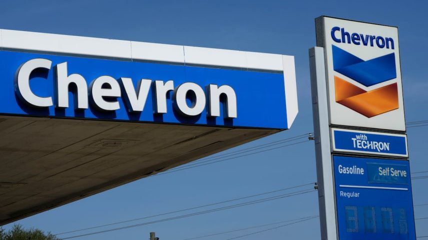 O logo da Chevron, em uma estação de serviço de Columbus (Missouri). (Foto: Rogelio V. Solis/AP)