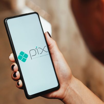 Uso de dinheiro em espécie cai com a popularização do Pix, aponta estudo do Google