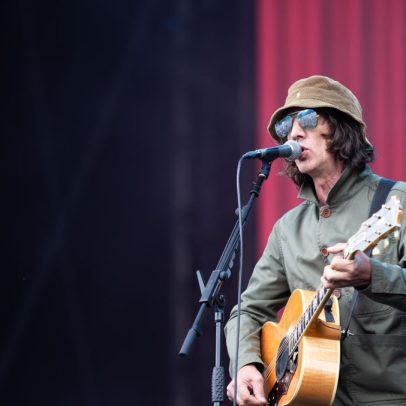 Richard Ashcroft elogia fã que usou Shazam para reconhecer 'Bitter Sweet Symphony'