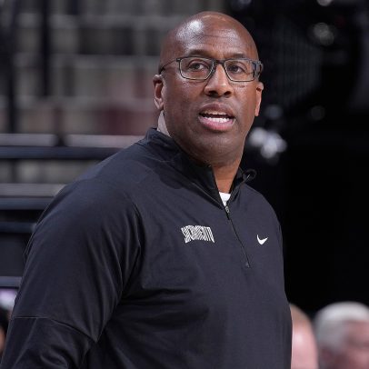 Knicks contratam Mike Brown, bicampeão como treinador do ano, para liderar a equipe