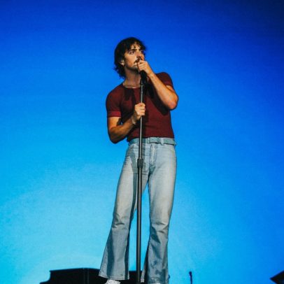 Benson Boone se apresenta em grande show no FEQ Fest e fala sobre 'Moonbeam Ice Cream'