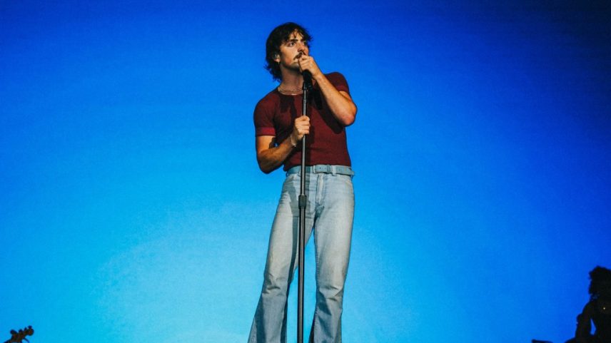 Benson Boone se apresentou para quase 90.000 pessoas na noite de sábado no Festival FEQ de Quebec, maravilhado com o tamanho da multidão na cidade de Quebec. (Foto: Reprodução)
