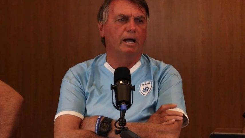 Ex-presidente Jair Bolsonaro durante live no YouTube (Foto: Reprodução)