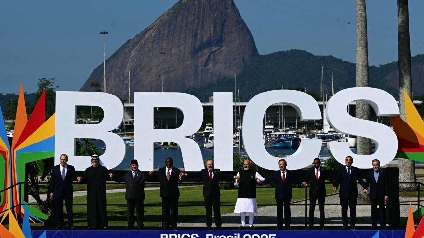 Representantes de países do Brics na foto oficial do evento, neste domingo no Rio (Foto: Pablo Porciuncula/AFP)